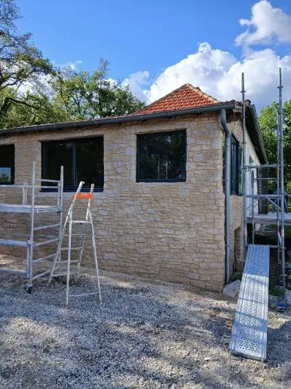 travaux fausse pierre horgues 65310 deco facade 65